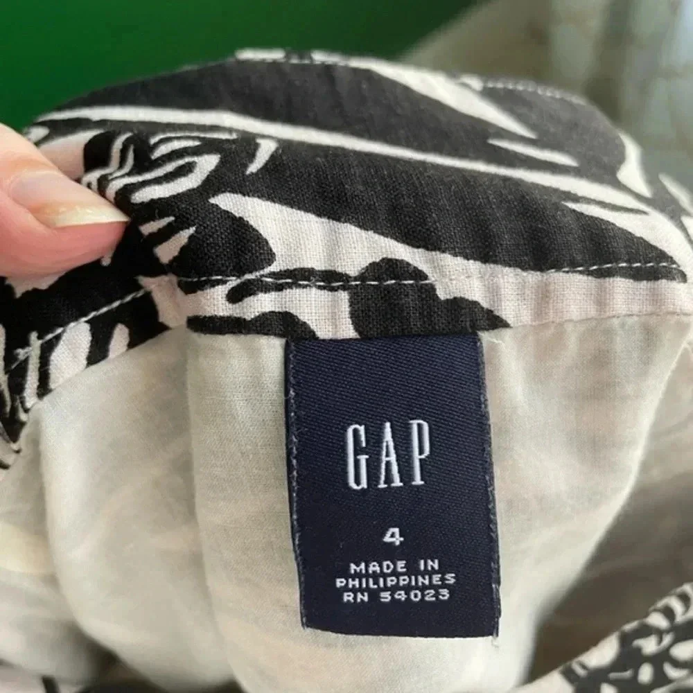Gap Black & White Circle‎ Floral Skirt Size 4 EUC! CLEARANCE!
